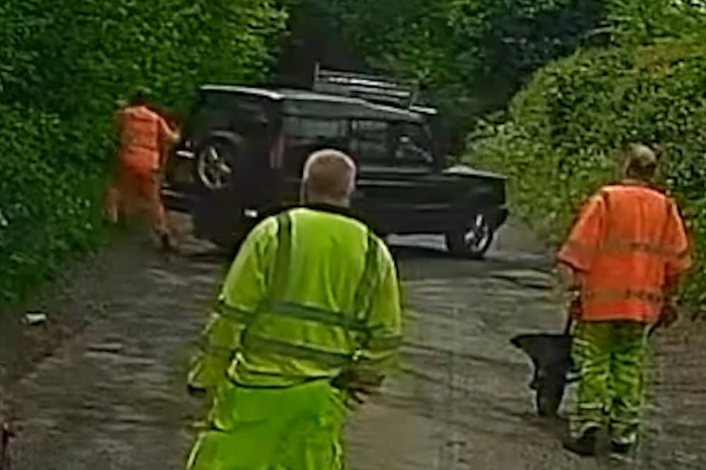 Land Rover driver rams workman after ignoring road closure