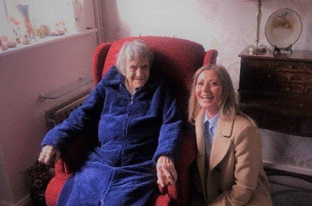 Hazel Crowther in her Aysgarth Riser Recliner chair alongside Diane Heath, customer service advisor at HSL