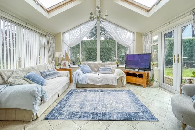 This room with views of the garden looks so comfortable and relaxing....