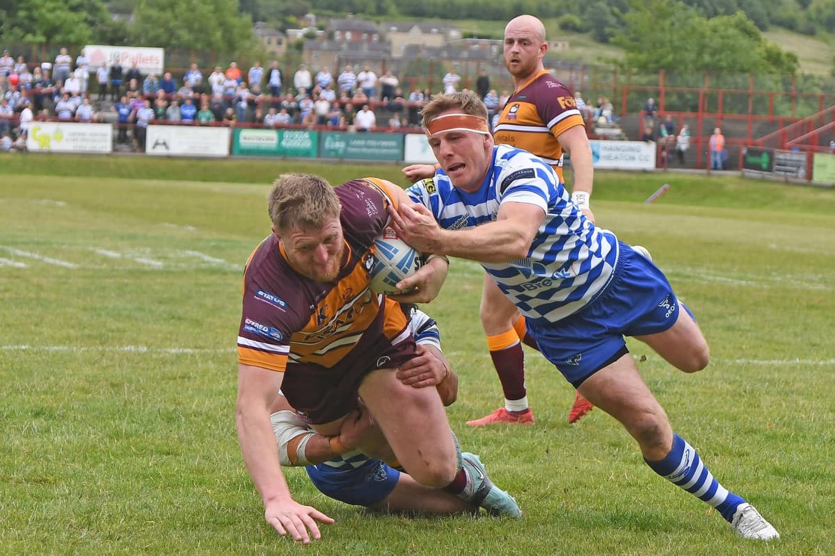 Die formstarken Batley Bulldogs sichern sich einen spannenden Derby-Sieg ...