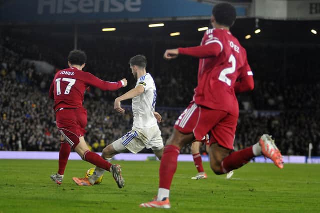 Leeds United make it 2-2 as Anton Stach shoots to score