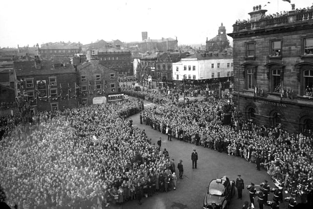 Hundreds of people gathered to see the Queen’s visit to Dewsbury in 1954.
