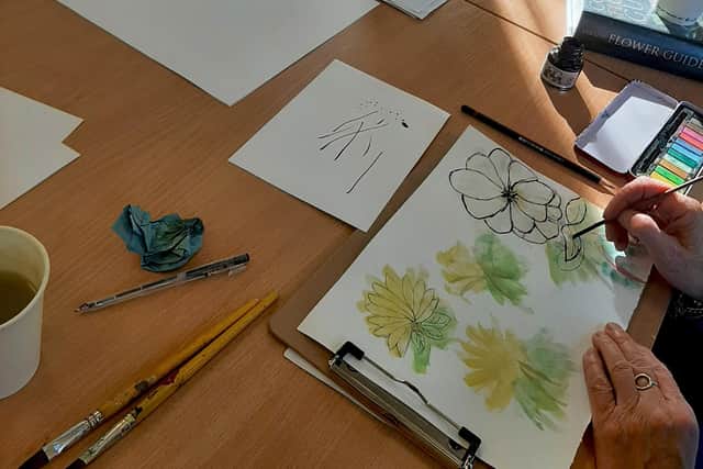 The ‘Library Gardens: Art, Plants and Place’ is a free, ten-week programme offering an opportunity for people to spend time outdoors, meet others, get creative, share stories and discover something new together.