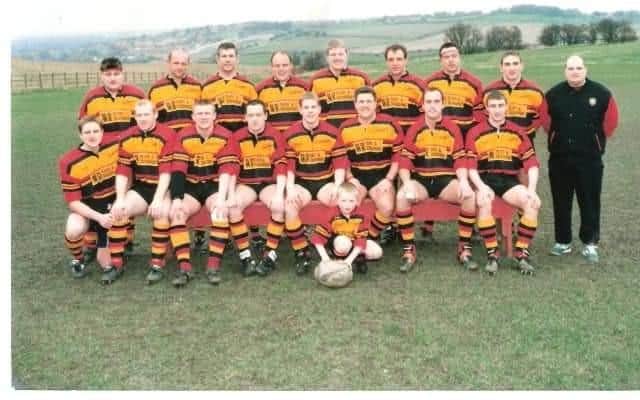 Tributes have poured in for former Shaw Cross rugby league ‘legend’ Johnny Bates (back row, fourth from left) who has sadly passed away, aged 52. (Photo credit: Shaw Cross ARLFC Facebook)