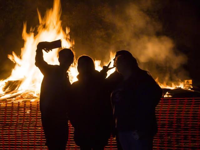 Mirfield and District Round Table, Mirfield Showground, Huddersfield Road: Saturday, November 7, from 4pm. Money raised for local good causes and charities. Bonfire lit at 6.15pm, fireworks at 7.30pm, music stage, food and drink stalls, funfair and games. Tickets priced at adults (over 13s) £8, children under 12 £4, under 3s free. Tickets can be bought at www.MirfieldBonfire.co.uk