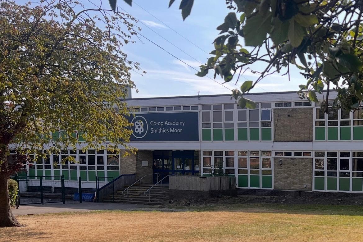 Pläne zum Abriss und Wiederaufbau der Heckmondwike-Schule schreiten trotz ...