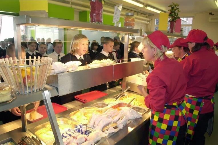 Pupils queue for lunch in the newly designed canteen at Earlsheaton High School, Dewsbury. 6 September 2001.