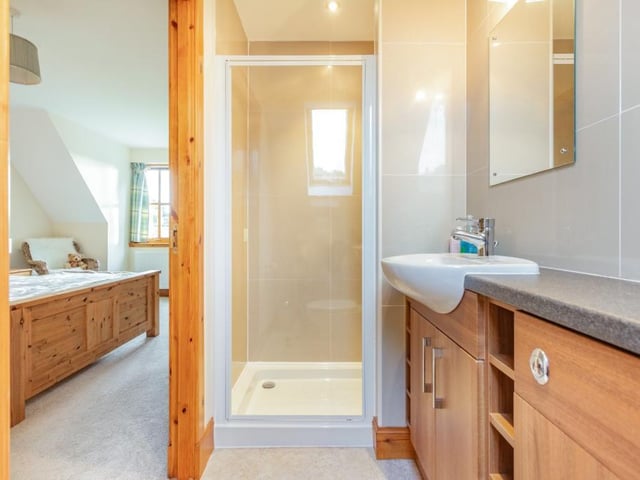 Bedroom 3 en-suite.