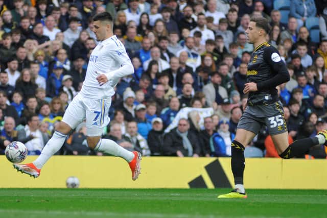 Leeds United goal scorer Joel Piroe controls the ball.