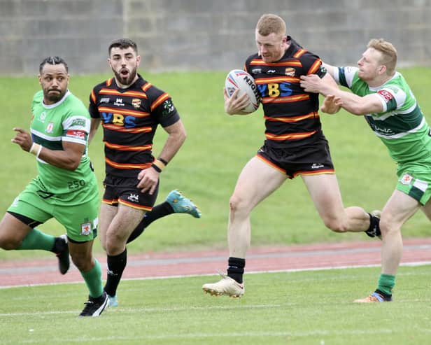 Owen Restall, ball in hand, has re-signed for Dewsbury Rams ahead of the 2024 season. (Photo credit: Thomas Fynn)