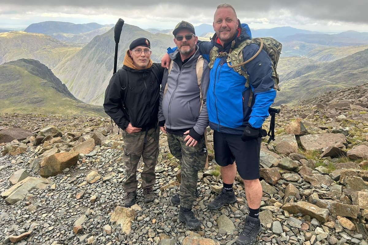 Trio von Veteranen besteigt erfolgreich Englands höchsten Berg für die ...