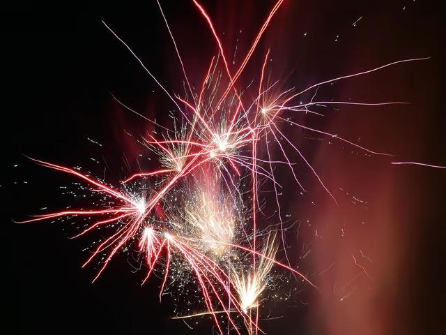 Moorlands Cricket Club, Huddersfield Road, Mirfield: Charity Fireworkds Display on Friday, November 6, from 7pm. Ticket prices: Adults £7, 5 to 16 year-olds £4, familt ticket of two adults and two children £18.84, under 5s free.