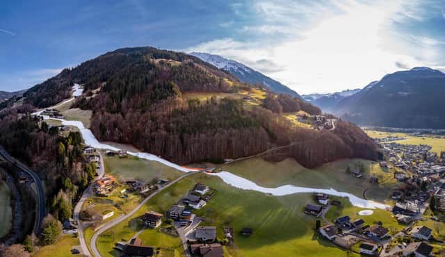 A general view taken on December 28 shows a ski slope amidst green areas in Schruns, Austria. Photo: Getty Images