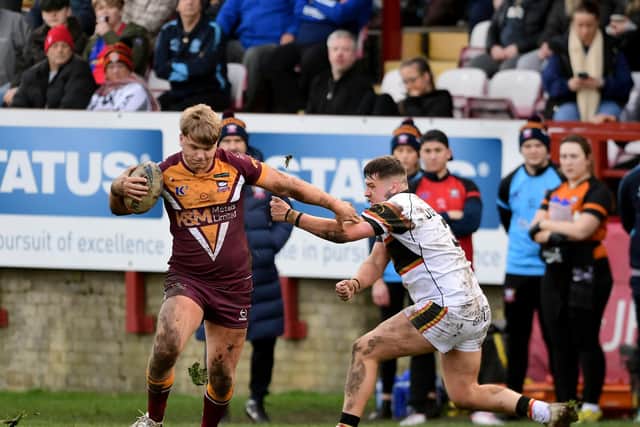 Action from last year's Boxing Day clash. Photo by Paul Butterfield.