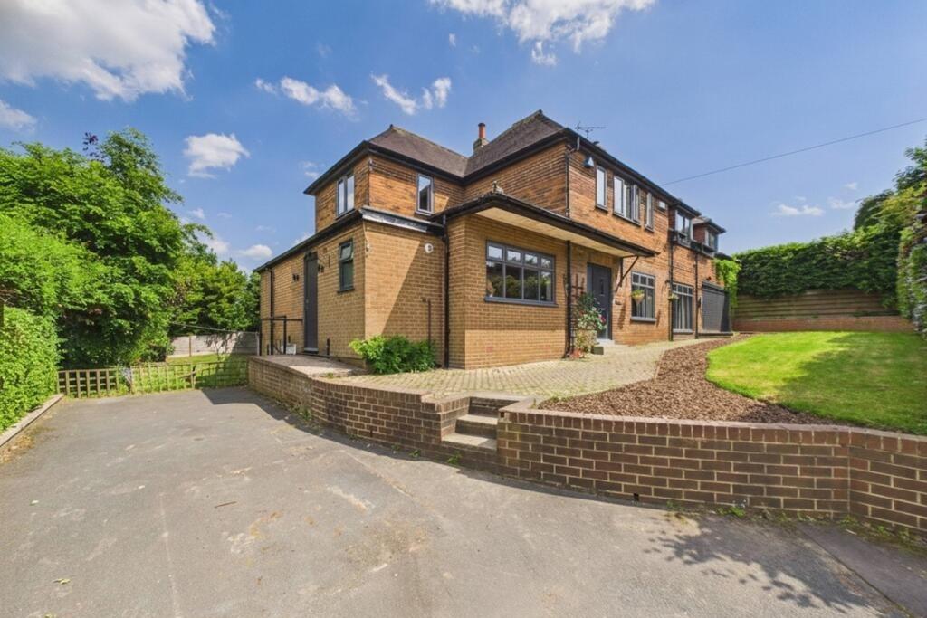 Renovated six-bedroom home in highly desirable area of Batley Field Hill ...
