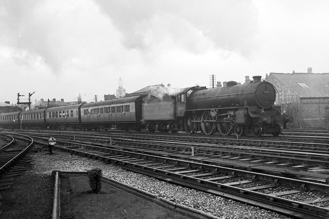 Class B1 4-6-0 No. 61373. Wortley, November 29, 1951.