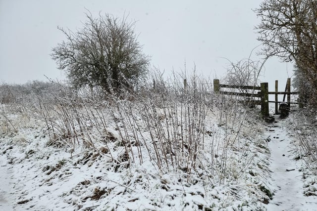 A snowy lane in Mirfield.