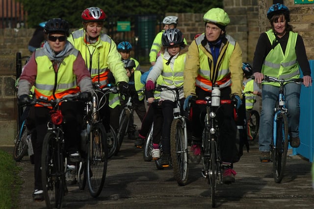 Kirklees Bike User Group teamed up with Kirklees Neighbourhood Housing to run free half term events for children in Dewsbury Moor in 2011