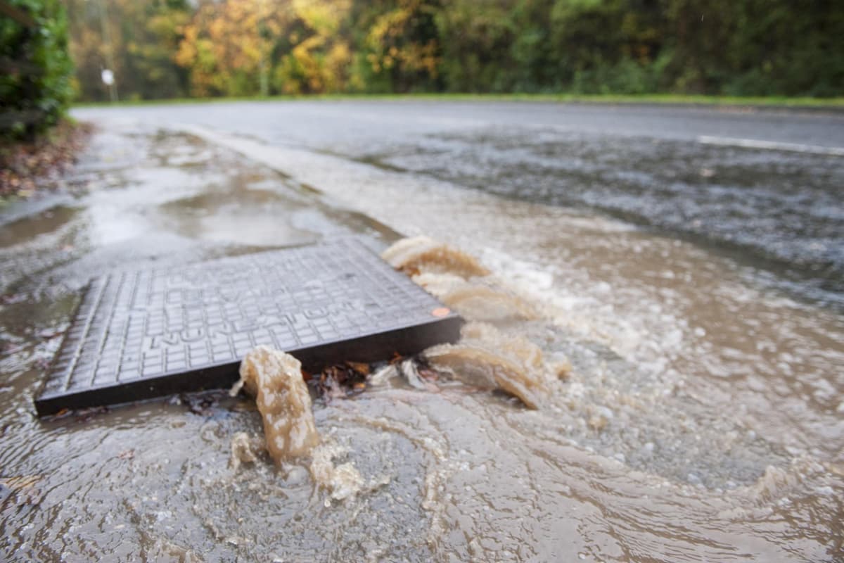 Burst water main leaves Batley residents with no water and low pressure as ...