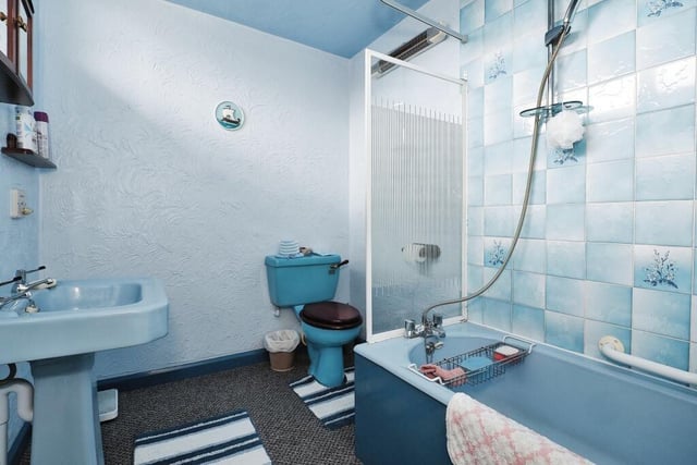 The bathroom with its coloured suite.
