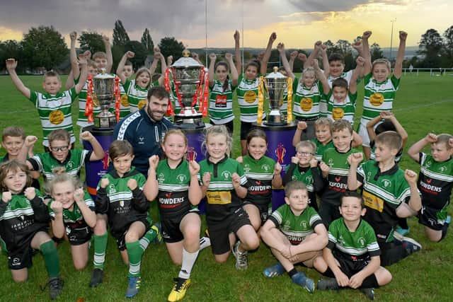 Rugby League World Cup fever arrived at Dewsbury Celtic as England and St Helens star Alex Walmsley returned to his old stomping ground to pass on tips to the next generation of talent.