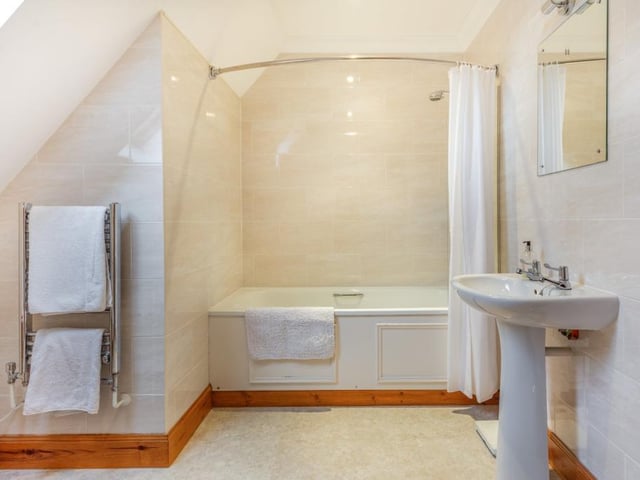 Bedroom 2 en-suite.