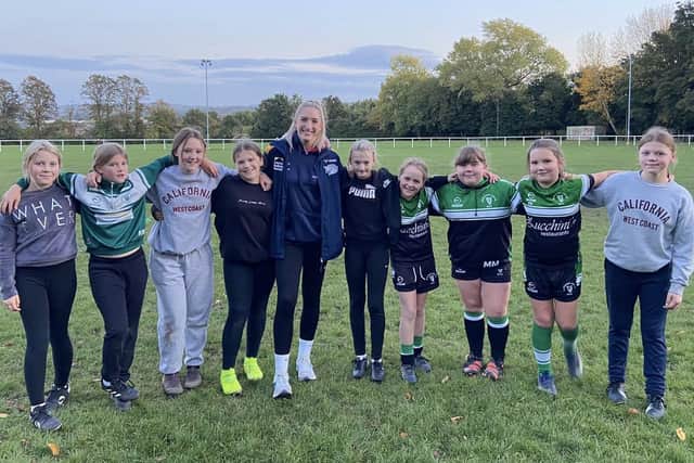England star Caitlin Beevers with Dewsbury Celtic girls.