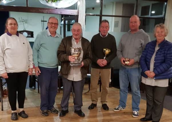 Heavy Woollen bowls league prize winners