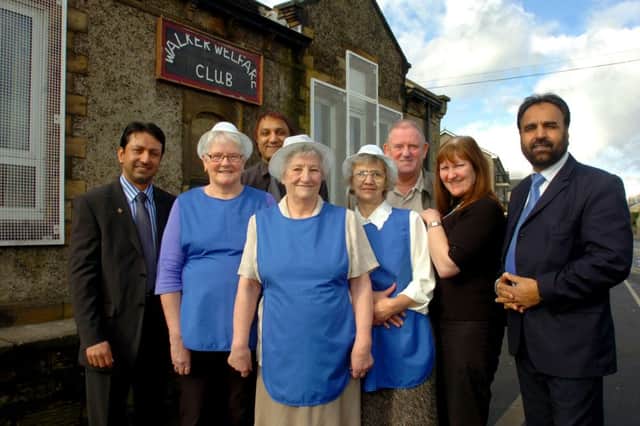 The Walker Welfare Centre is due to be placed in a community trust and given £100,000 to be refurbished. Cllr Salim Patel, Christine Hidle, Cllr Masood Ahmed, Betty Blakeley, Ruth Brown, Gordan Birtwistle, Una Robinson and Khizar Iqbal. (16021064)