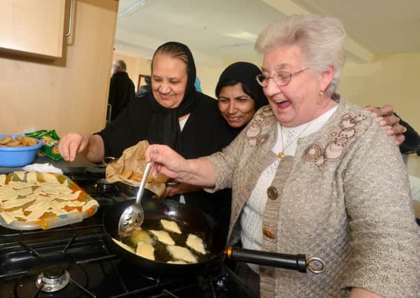 LET'S COOK Razia Qadri and Zulekha Pandor join Betty France in cooking some Puri. (D517B308)