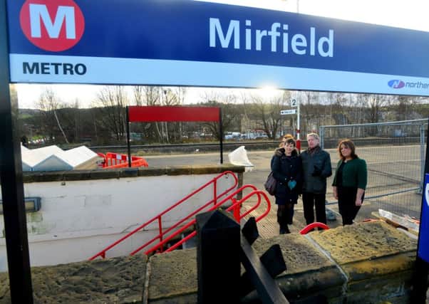 Shadow Transport minister Mary Creagh at Mirfield Railway station to meet campaigners who want disabled access. With Michael Hutchinson and Paula Sherriff. (D544D403)