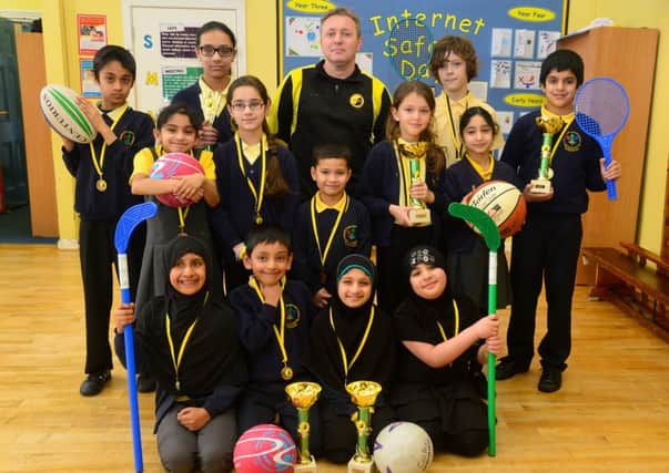 Kids at Carlton Junior School were visited by local Sports Academy SSFA. (D553A409)