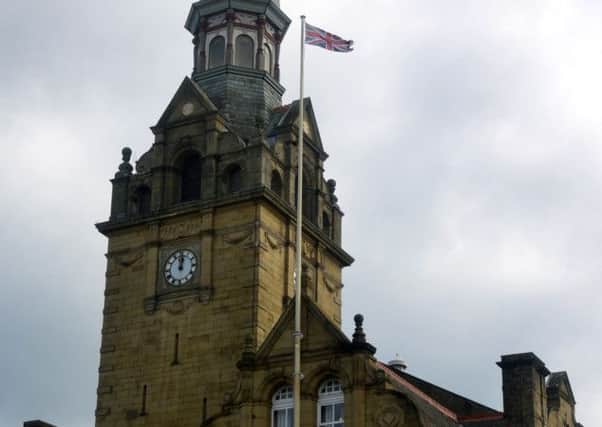 Cleckheaton Town Hall. (D541E414)