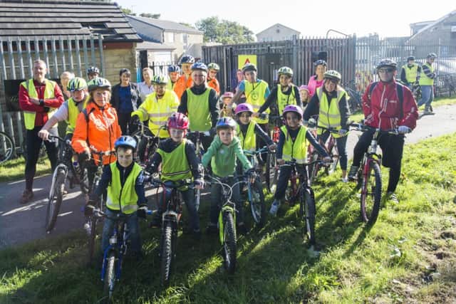 Picture by Allan McKenzie/YWNG - 27091414 - Press - Roberttown Charity Bikeride - Spen Valley Greenway, Liversedge, England - The groups are all lined up ready to ride.