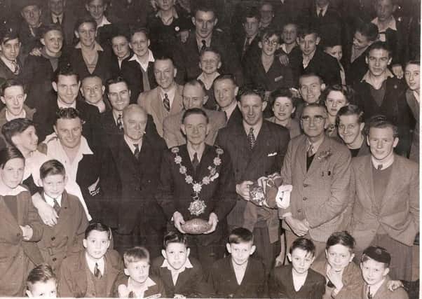 Flashback to 1947-48 and the packed house of happy faces at Dewsbury Town Hall as Eddie Waring brought his famous rugby show to his own home town for the first time.