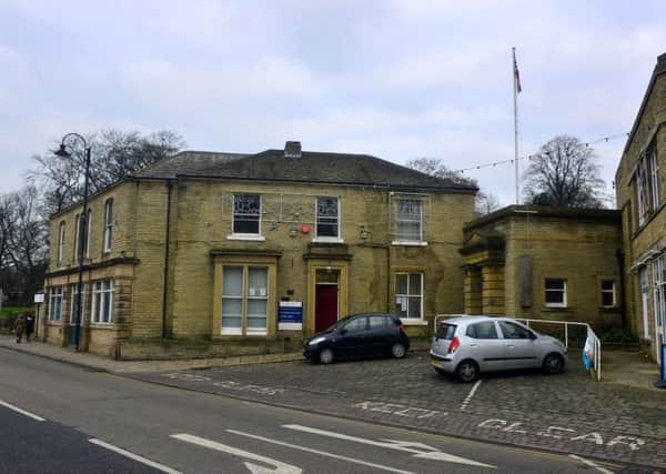 Mirfield Town Council building - Council Offices on Huddersfield Road in Mirfield. (D543A449)