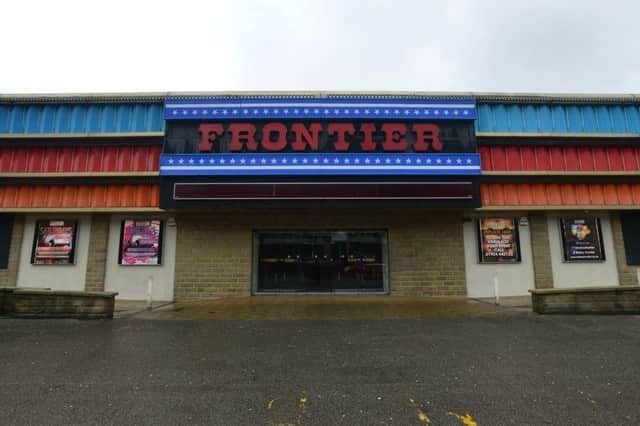 Frontier. Bradford Road in Batley. (D531C404)