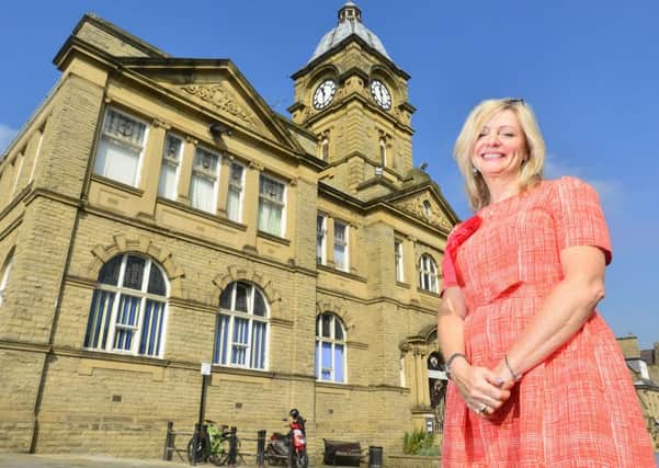 Emmerdale actress Tracy Brabin during her campaign alongside Jo Cox to save Batley library. (D532E437)