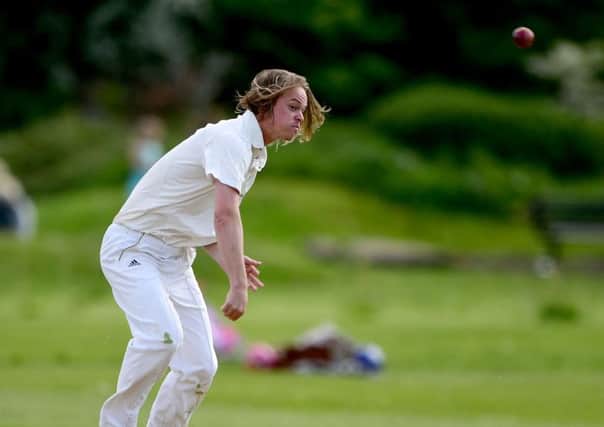 Nicky Smith claimed 3-62 as Moorlands pushed Huddersfield League Premiership leaders Hoylandswaine close last Saturday and followed up by picking up 3-40 as they bounced back to defeat Thongsbridge on Sunday.