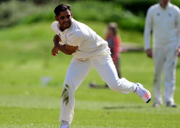 Muhammed Rameez  claimed 6-37 to help Hanging Heaton defeat Townville in the Bradford Premier League last Saturday.