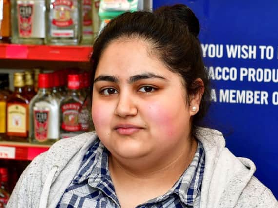 Sidrah Razaq, 22, sounded an alarm when faced with would-be robbers.